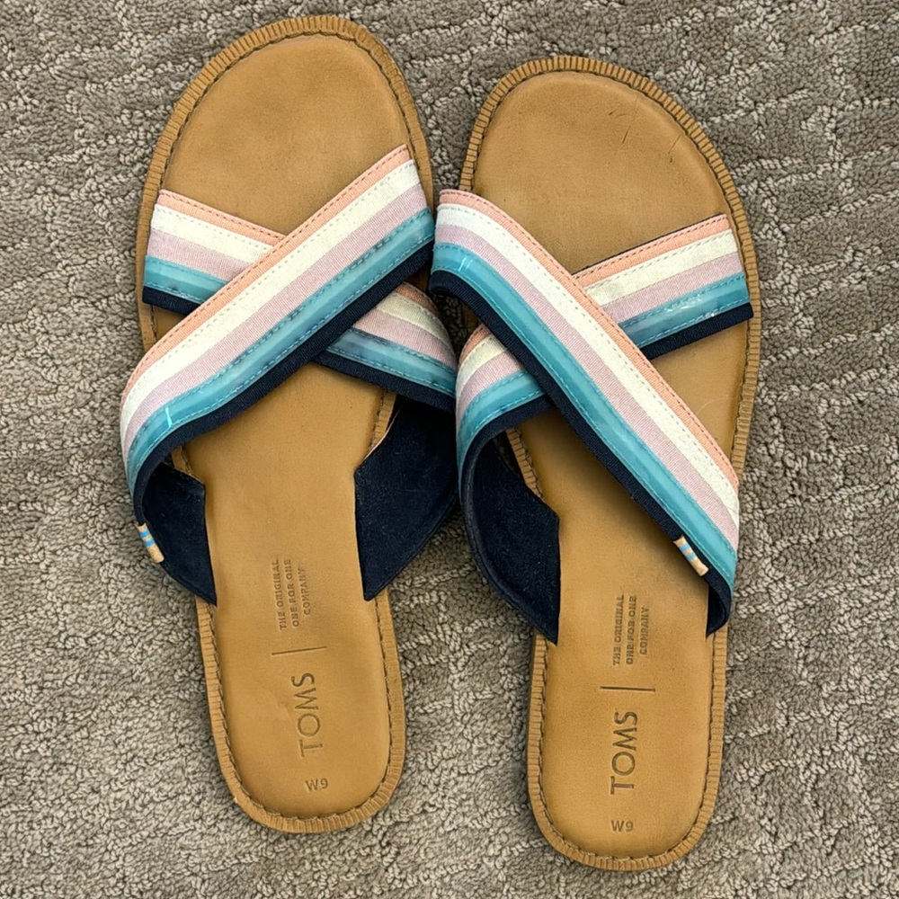 Toms Slide Sandals, Size 9, GUC